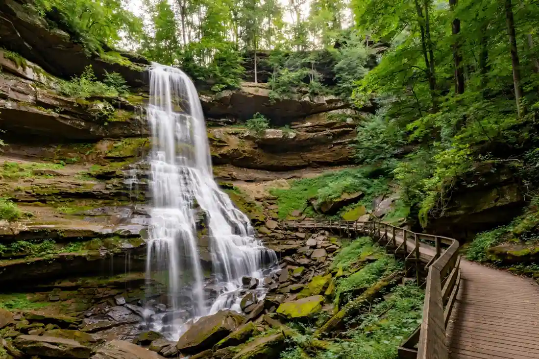 Cuyahoga Valley National Park Guide: Waterfalls and the Scenic Railroad — complete USA travel guide with the best places, timing tips and practical advice